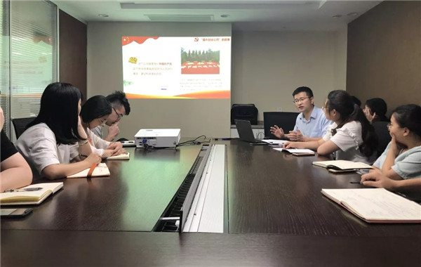 公司党委副书记丁建国赴交通物资部党支部讲授“不忘初心、牢记使命”主题教育专题党课