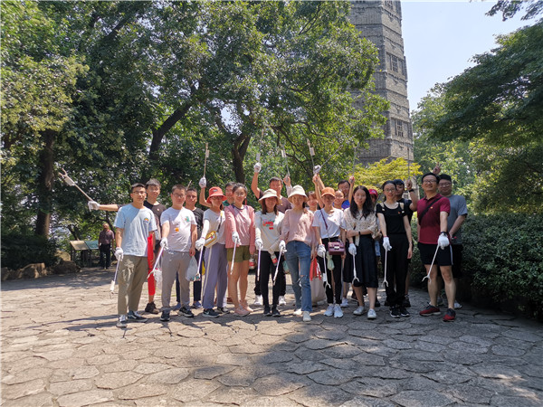 不忘初心，公益随行 ——钢铁四部党支部与财务资产管理部党支部携手开展公益活动