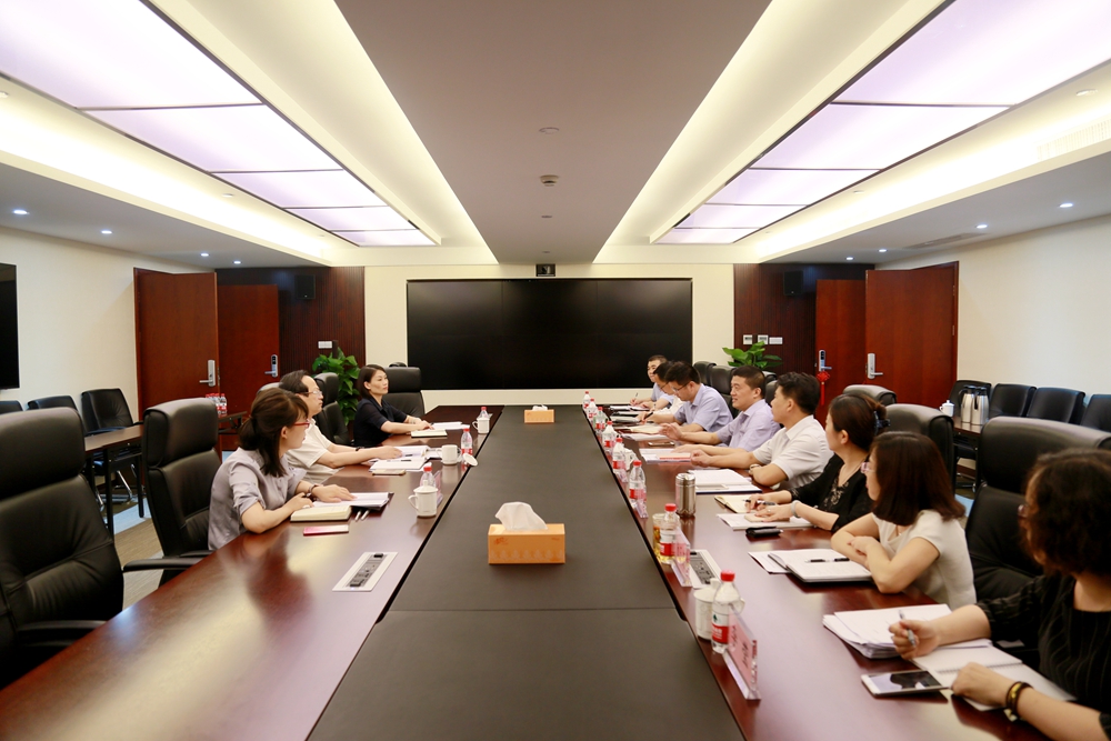 集团公司党委副书记黄伟建一行到菠菜导航网调研指导